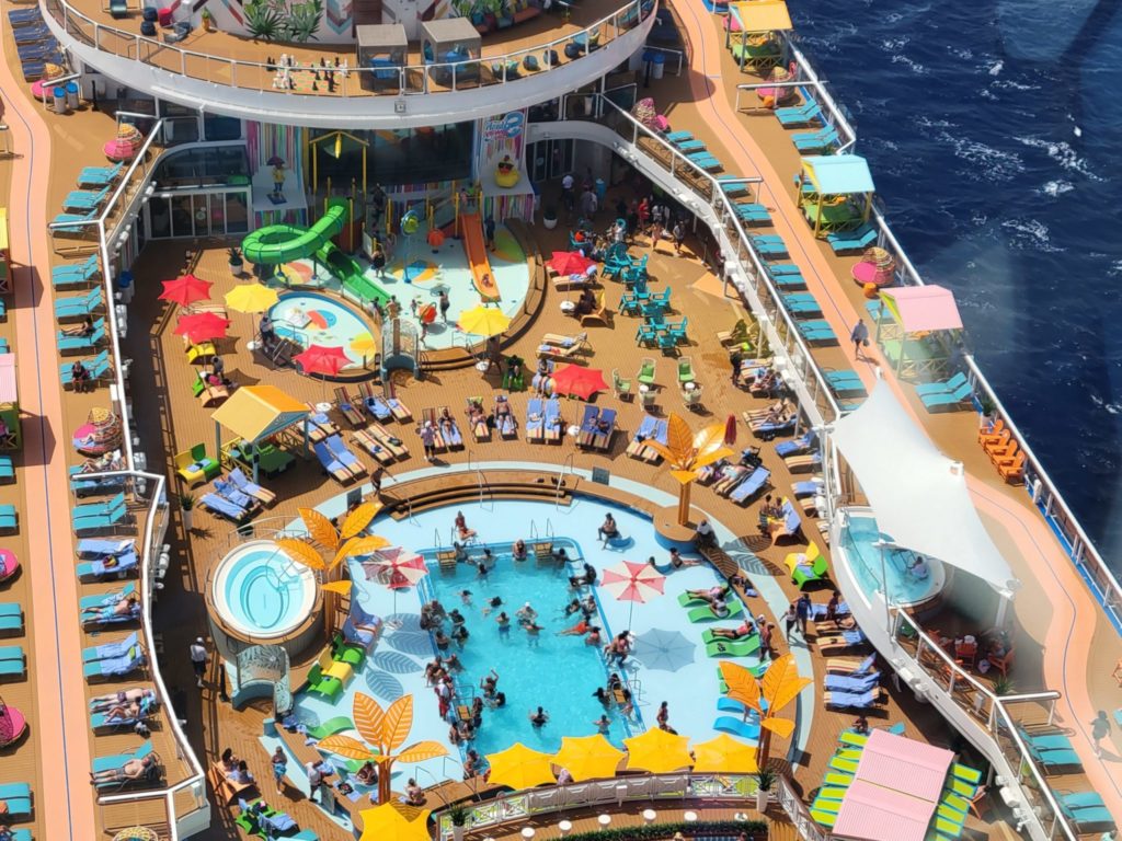 do all cruise ships have a lido deck