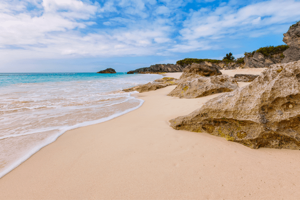 closest beach to bermuda cruise port