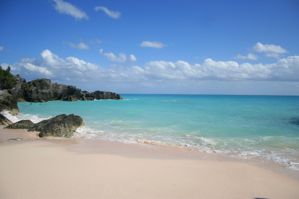 closest beach to bermuda cruise port