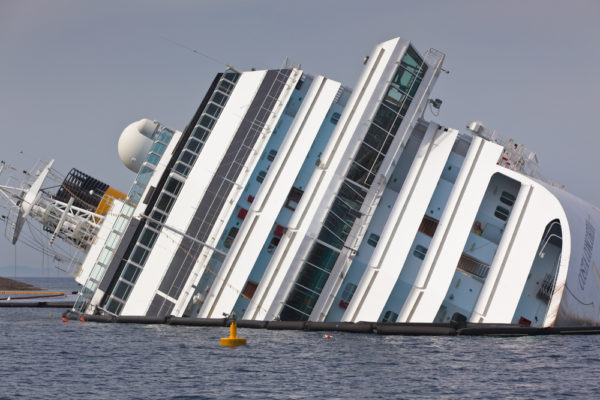 how many cruise ships sink a year