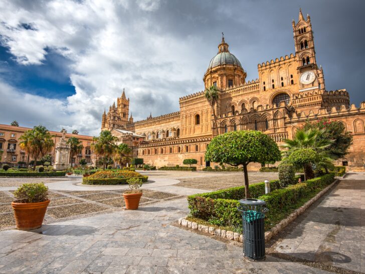 Photo of Palermo Cathedral on sunny day.